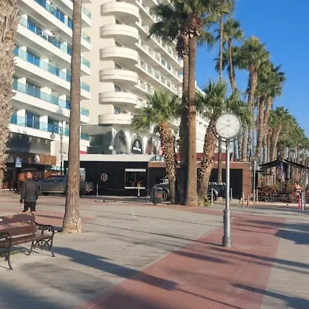 Finnikoudes 2 Bed Sea View Apartman *
