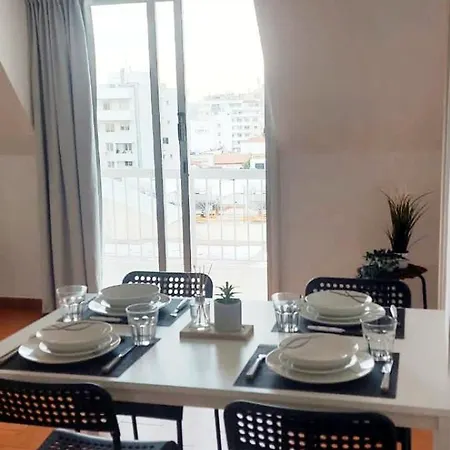 Finnikoudes 2 Bed Sea View Apartment Larnaca