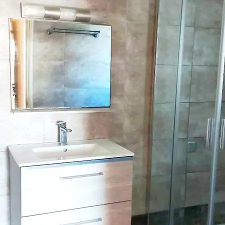 Finnikoudes 2 Bed Sea View Apartman