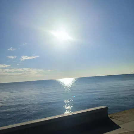 Finnikoudes 2 Bed Sea View Lejlighed Larnaca